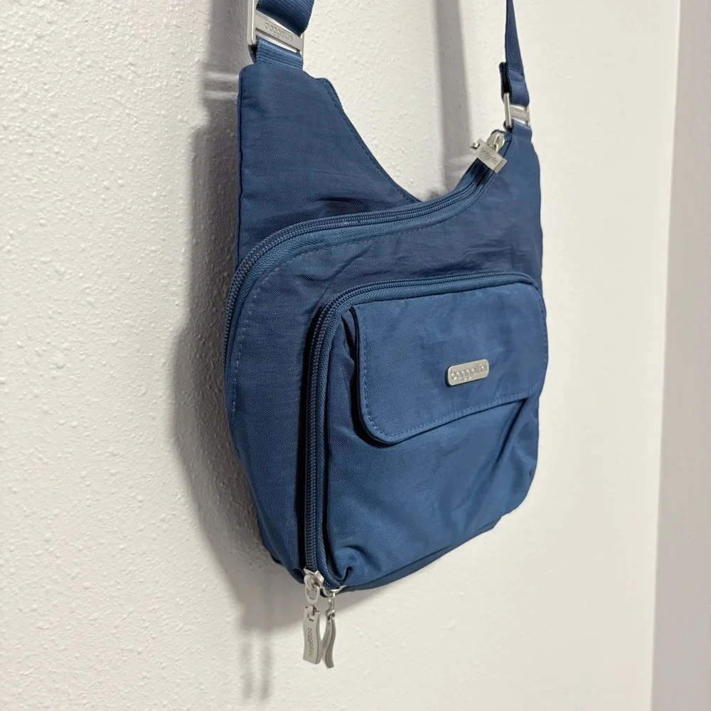 Baggallini Criss Cross Crossbody Bag – Pacific Blue – Utility Chic / Gorpcore